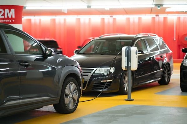 Comment optimiser l'utilisation des véhicules électriques pour les longs trajets et voyages ?