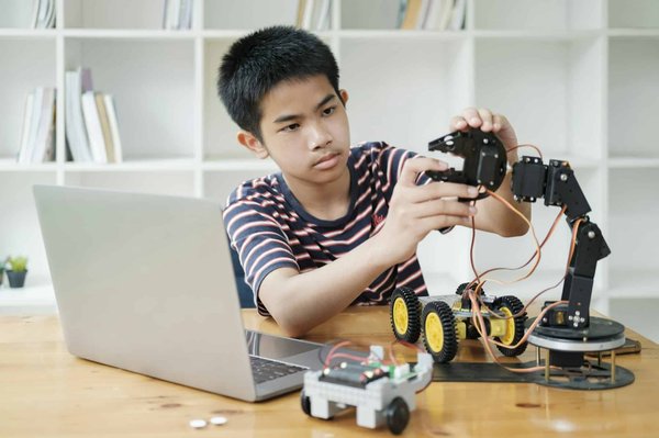 L'éducation ludique : cultiver l'intrigue des enfants pour la science et la robotique